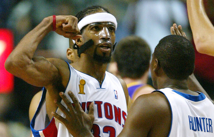 切尔西防线漏洞明显（切尔西后防隐患突出）