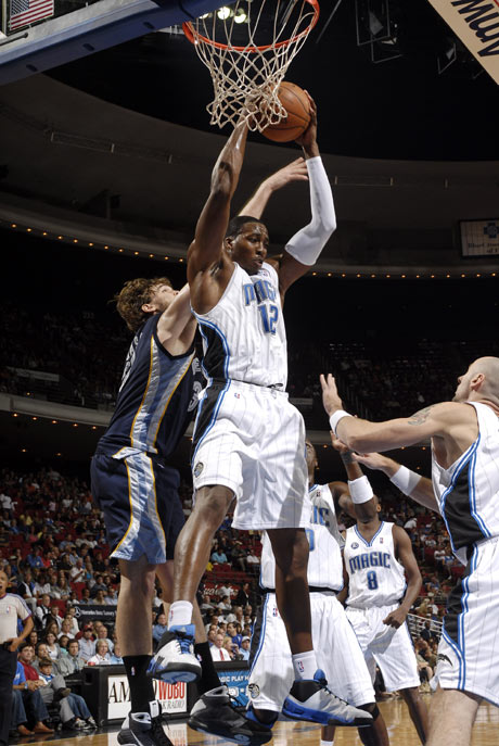 篮球篮网球队内部训练赛完成（篮网队队内对抗赛落幕）