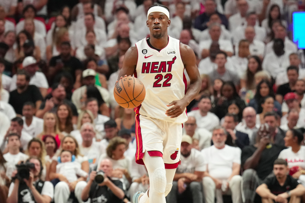 瓜帅赛后的激烈交流？B席：他只是手势夸张，实际没那么严肃（瓜帅赛后沟通被误读？B席：只是动作幅度大，其实没那么严重）