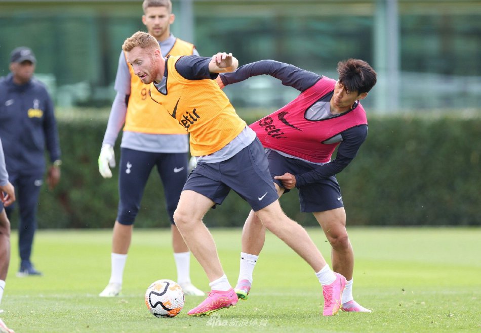 狼队vs曼联！库尼亚助攻B费破门！（狼队对阵曼联：库尼亚妙传，B费破门）