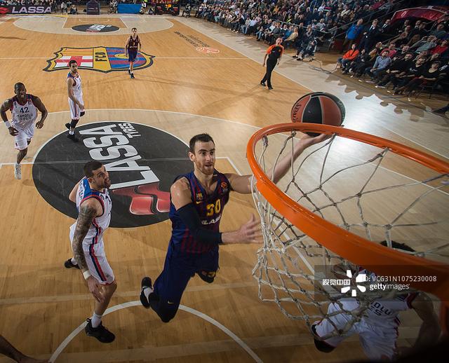 图片报：因球迷禁令，大部分法兰克福高层放弃前往那不勒斯（图片报：受球迷禁令影响，法兰克福多数高层取消那不勒斯之行）