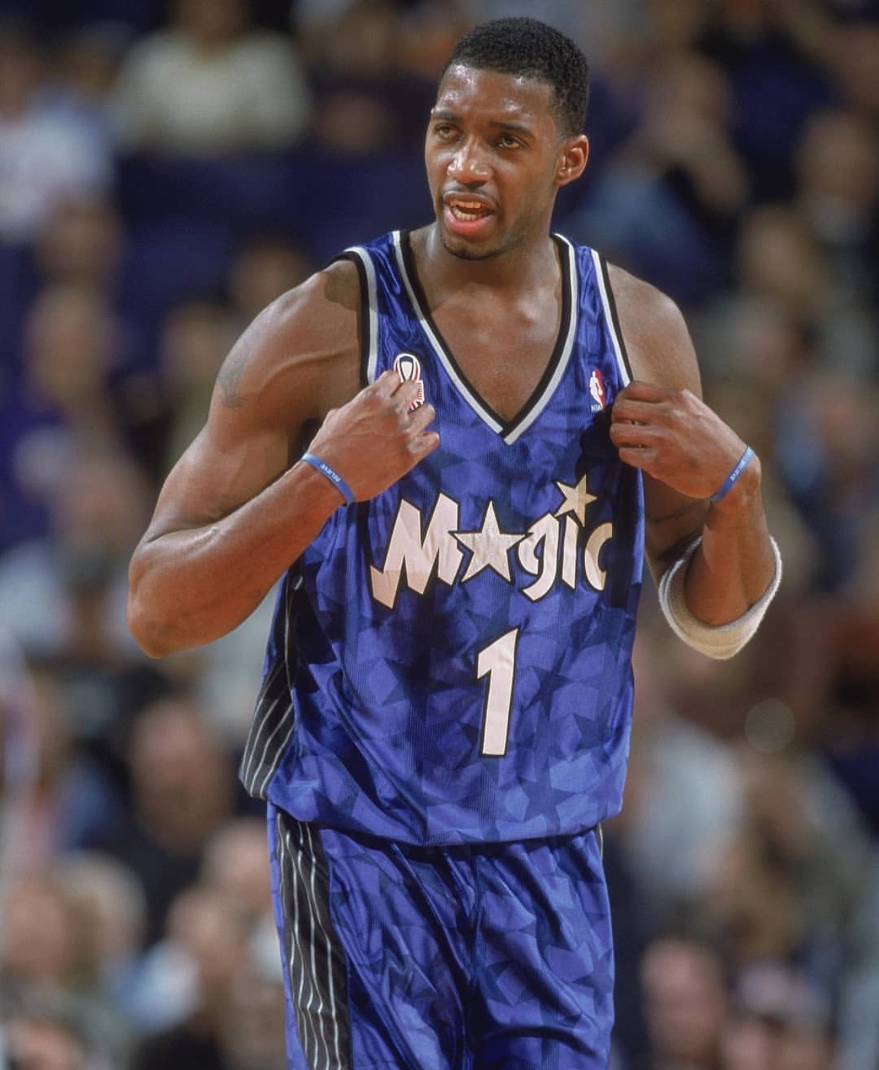 回应主场球迷嘘声，维尼修斯离场时称“他们是花钱来看我的”（面对主场嘘声，维尼修斯退场时回击：他们花钱来看的就是我）