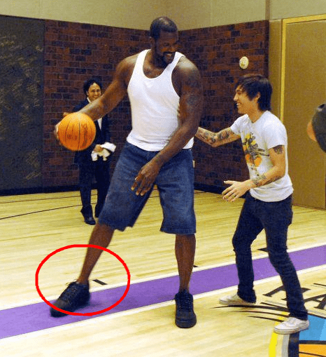 杨瀚森出战35分09秒，14中7砍下20分7板7助2断2帽（杨瀚森35分09秒高效14投7中，砍下20分7篮板7助攻并有2抢断2封盖）