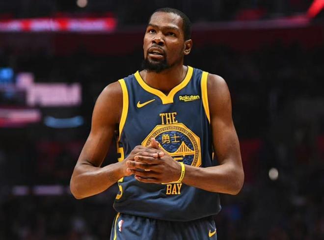 禁区爆射破门，39岁胡尔克达成生涯500球里程碑（39岁胡尔克禁区重炮得分，职业生涯进球数突破500大关）