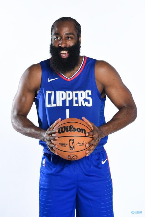 曼联对狼队的预测首发阵容：梅努的未来抉择，约罗强势回归（曼联vs狼队预测首发：梅努面临去留抉择，约罗强势复出）